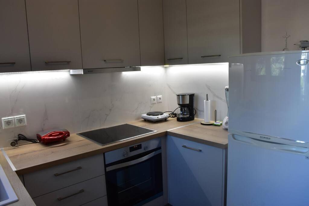 Seashell Apartment -Near The Beach Artemida  Bagian luar foto