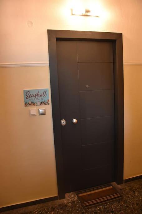 Seashell Apartment -Near The Beach Artemida  Bagian luar foto